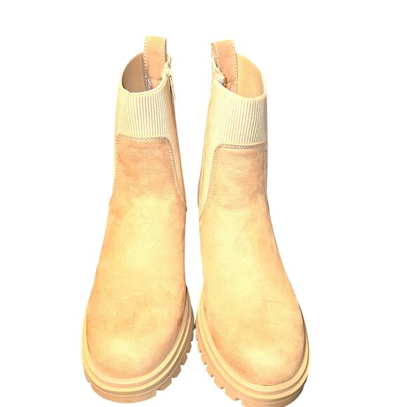 NWT Sugar 8.5 Platform Cream Womens Chelsea Boots 2 1/2 In. Heel Shoes 8 1/2 New - Picture 2 of 8